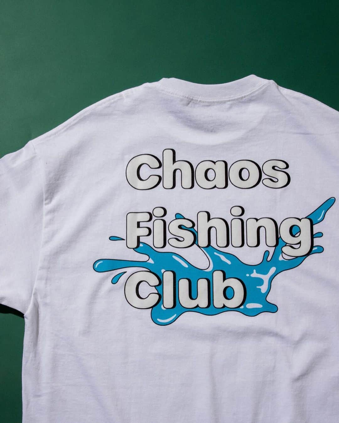 ビームスさんのインスタグラム写真 - (ビームスInstagram)「Chaos Fishing Club × BEAMS T 5/30 Sat. release  フットウェアブランド＜Crocs＞と釣りとスケートをこよなく愛する＜Chaos Fishing Club＞とのコラボレーション。 暗闇で光るグローインザダークの仕様に加え＜Chaos Fishing Club＞のアイコニックなキャラクターである「お魚くん」の初の3D化やオリジナルデザインのシューズボックスなどスペシャルな仕上がりとなっております。  同コラボレーションを記念し＜Chaos Fishing Club＞とのBEAMS T別注アイテムも5/30(土)よりBEAMS公式オンラインショップ及びBEAMS T展開店舗にて発売します。  @chaos_fishing_club @crocsjp @beams_t  #chaosfishingclub #crocs #beamst #ビームスT #beams #ビームス」5月26日 21時10分 - beams_official