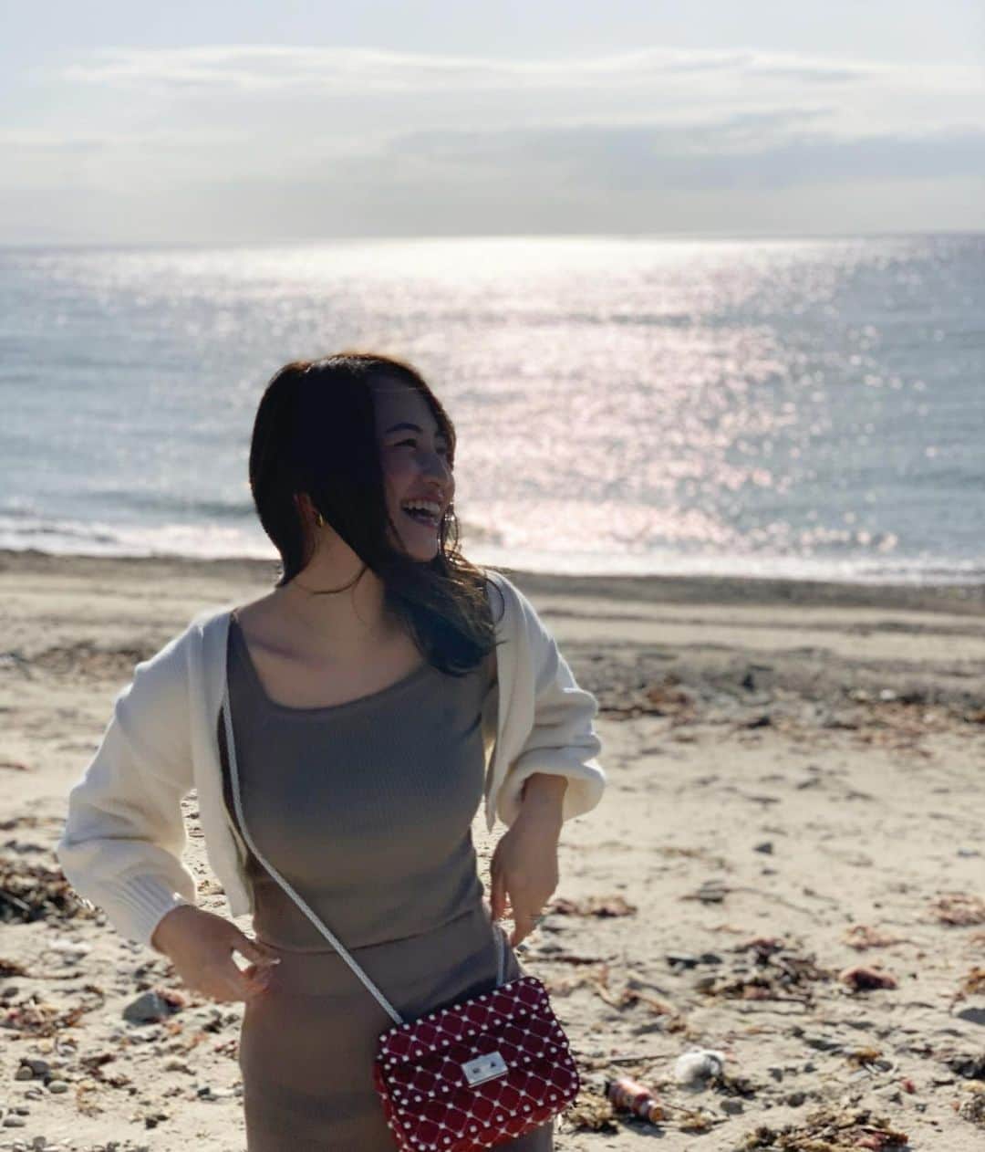左近鈴乃さんのインスタグラム写真 - (左近鈴乃Instagram)「🌞🌊🌬✨✨ 自然の キラキラ✨ . 羽が生えたこと〜も〜♫ . #beach #お散歩」5月26日 21時19分 - suzuno_sakon