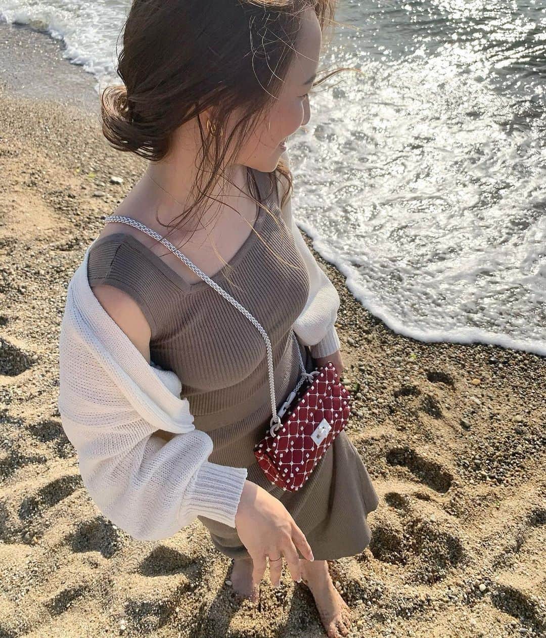 左近鈴乃さんのインスタグラム写真 - (左近鈴乃Instagram)「🌞🌊🌬✨✨ 自然の キラキラ✨ . 羽が生えたこと〜も〜♫ . #beach #お散歩」5月26日 21時19分 - suzuno_sakon