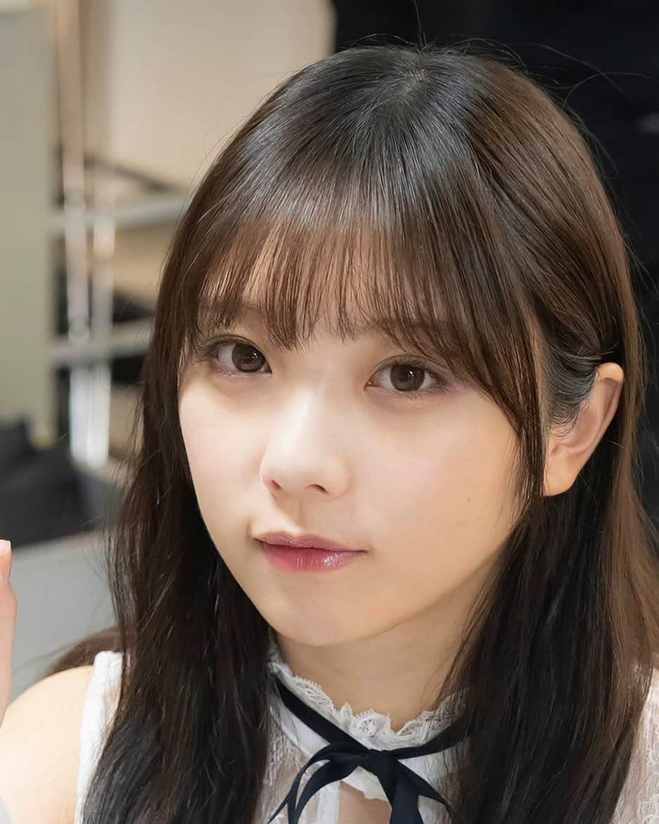 西野七瀬fanのインスタグラム：「･ #乃木坂46 #nogizaka46  #与田祐希 #与田ちゃん #よだちゃん #よだっちょ #だっちょ #19歳 #yodayuuki  #雑誌 #制服 #happybirthday  #ベンチ  #水着  #どいや丸軍団 #乃木坂ちゃんリスペクト軍団  #裏アカに力を入れてる系grammar」
