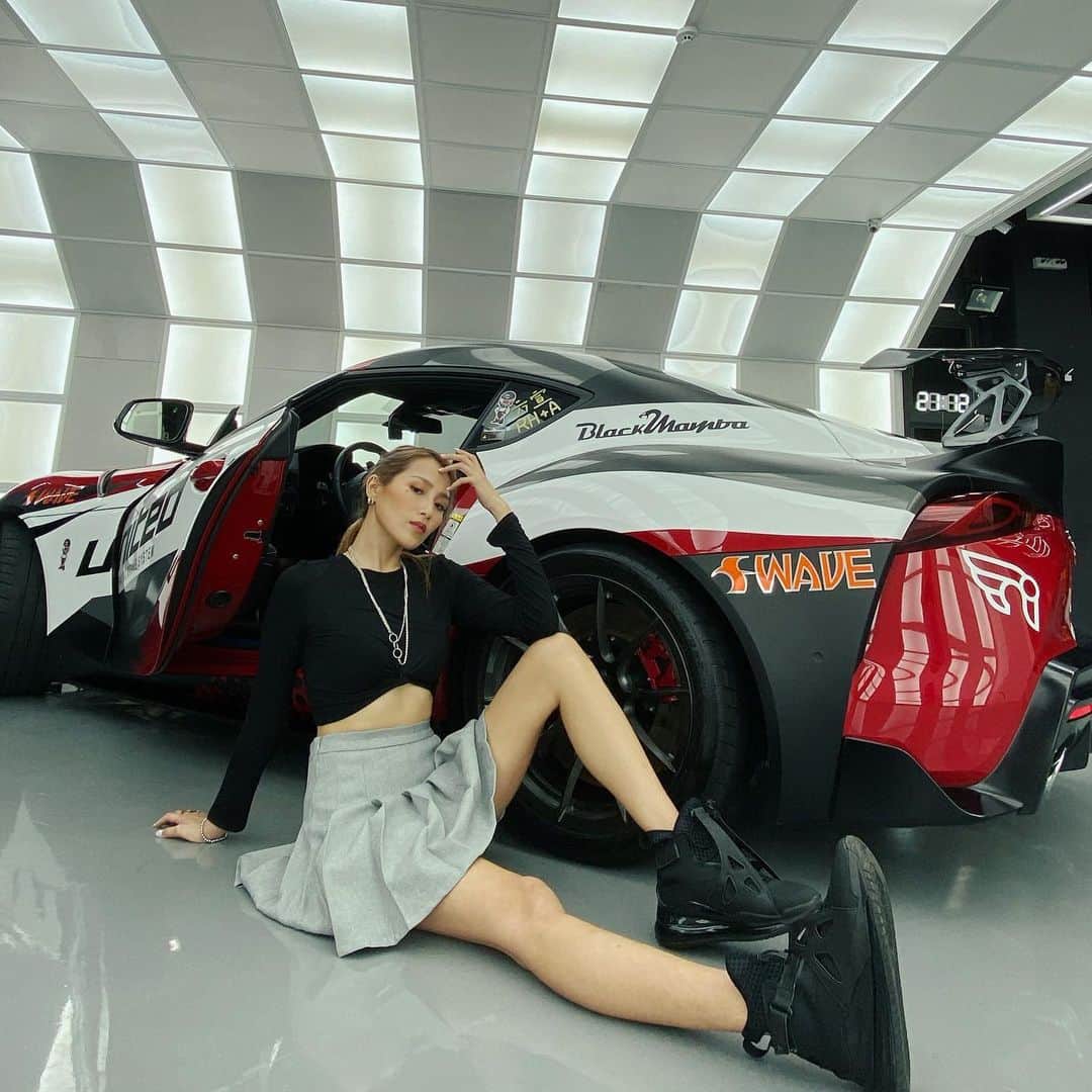 安柏兒のインスタグラム：「賽車手（他妹）  帥氣上線 🔥🔥🔥🔥 要跟我去飆車嗎 🥰  #supramk5 #toyotasupra #哥哥好丘 #賽車手他妹 #f9  我哥在我的手機裡一直是 #台灣馮迪索 🤣🤣🤣」