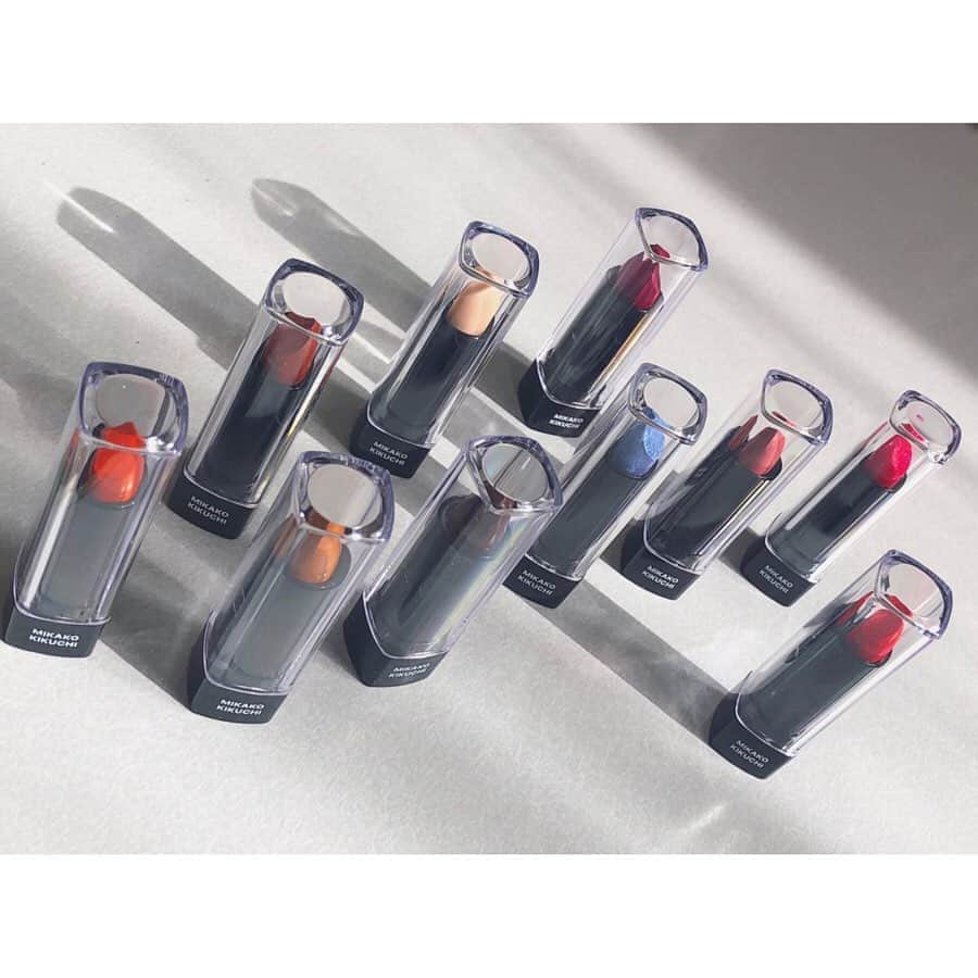 のインスタグラム：「少し前に大量入荷しました💄 ＊ 雑誌の付録ちゃんなんだけど 買うには勇気がいるブラウン系とかブルベ系も揃ってて、お試しには丁度いい！ ＊ 重ね塗りしたり楽しい〜！ ブラウン気に入りました🤎 発色も良くて大人っぽい！mayu.♡ ＊ ＊ ＊ #リップ #口紅 #rip #コスメ #cosme #make #makeup #付録 #雑誌付録 #spring #スプリング付録 #きくちみかこさん監修 #idol #instalike #instagood」