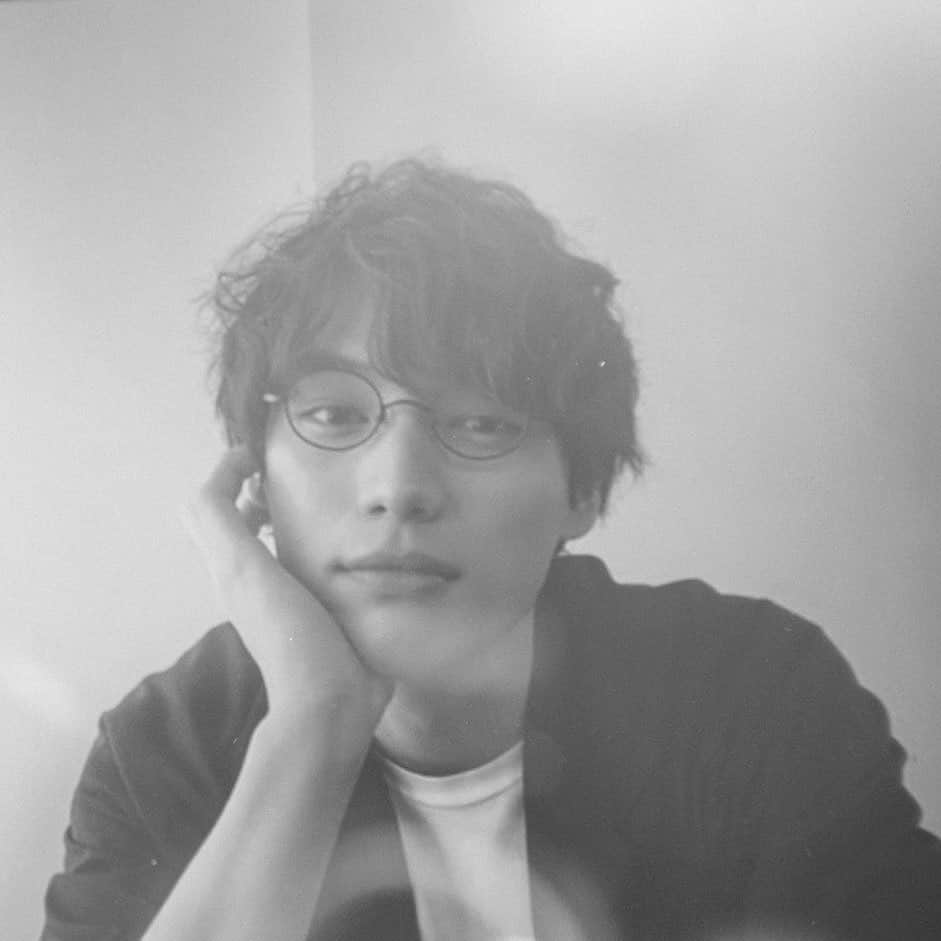 福士蒼汰さんのインスタグラム写真 - (福士蒼汰Instagram)「more... メガネ　glasses 椅子　chair 色　color」5月26日 22時18分 - fukushi_sota_official