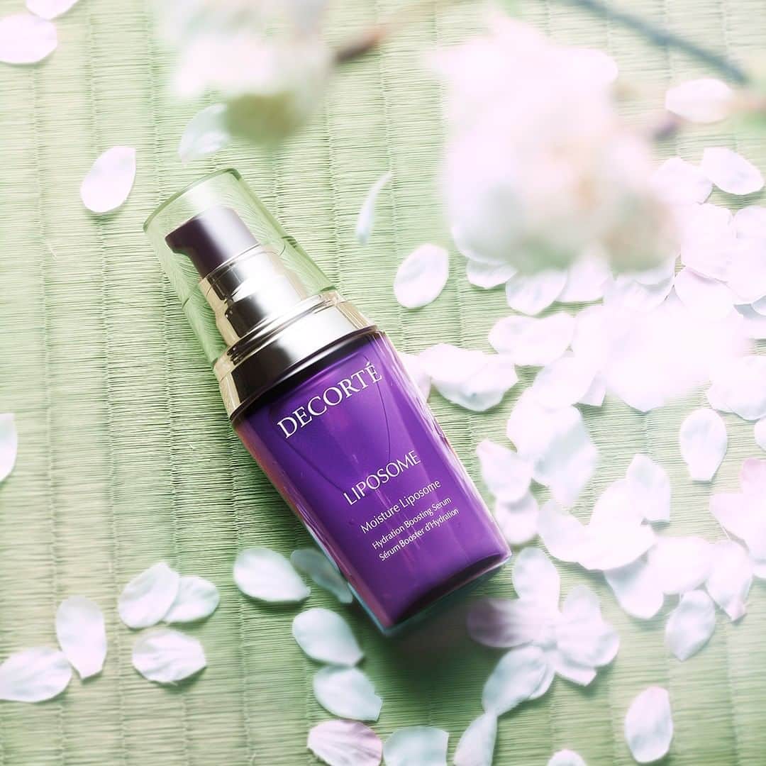DECORTÉさんのインスタグラム写真 - (DECORTÉInstagram)「SUMMER RITUAL Step 3. Restore radiance and moisture with the Liposome Serum. Formulated with our Liposome Technology™ and Hyaluronic Acid for lasting, all-day hydration.」5月26日 22時30分 - decortebeauty