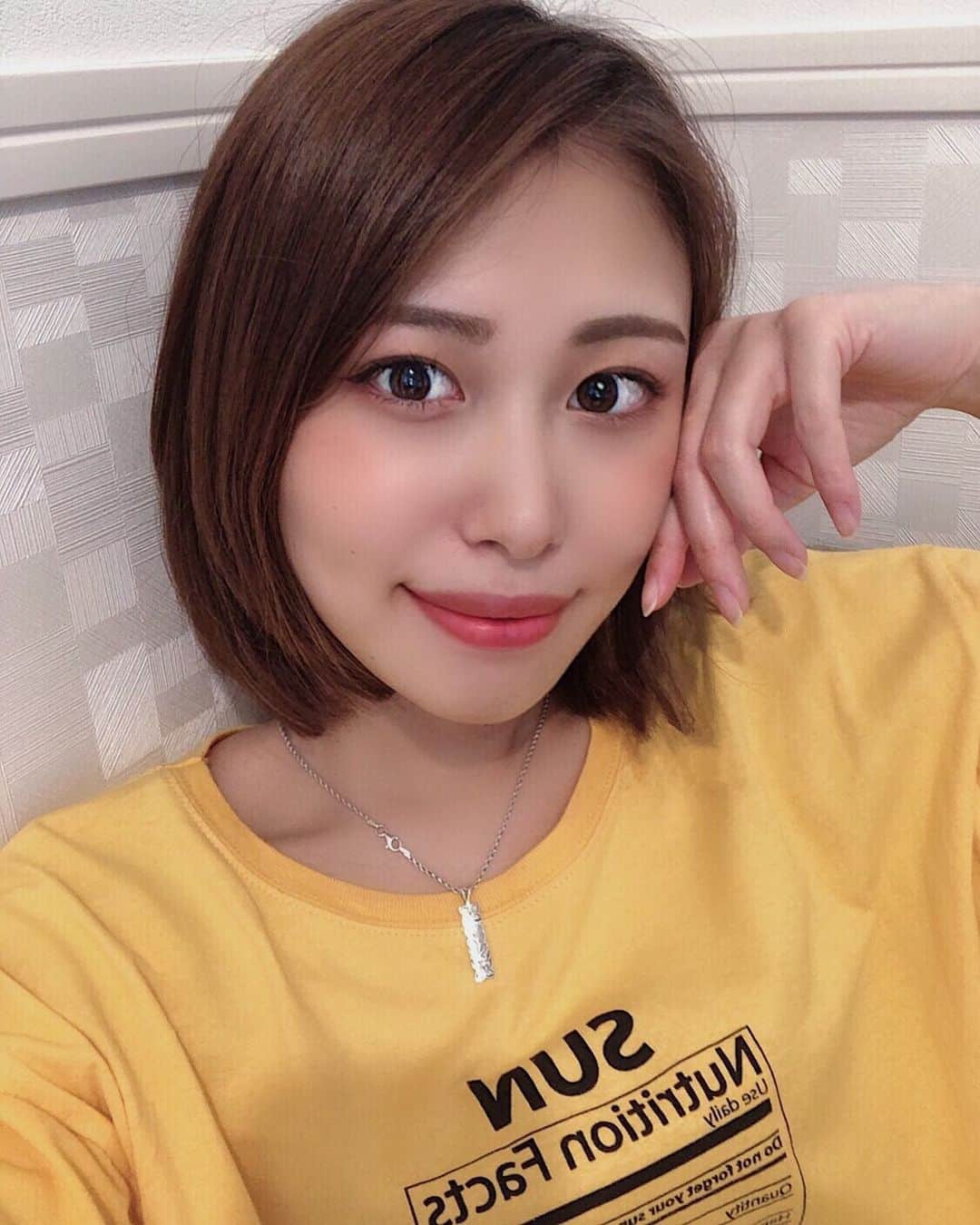 澤井玲未のインスタグラム：「最近の写真全くあげてなかったので自撮りした🤳🧡今髪の毛は肩つかないくらいの長さ💇🏽‍♀️早く伸びないかな」