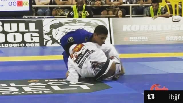 ホベルト・サトシ・ソウザのインスタグラム：「Isso é lutar sem se preocupar só com vantagens contra o monstro JT rs.... this is a real jiu-jitsu fight🙏🏼 monster @jtorresbjj @bullterrierjj @haleo_official」