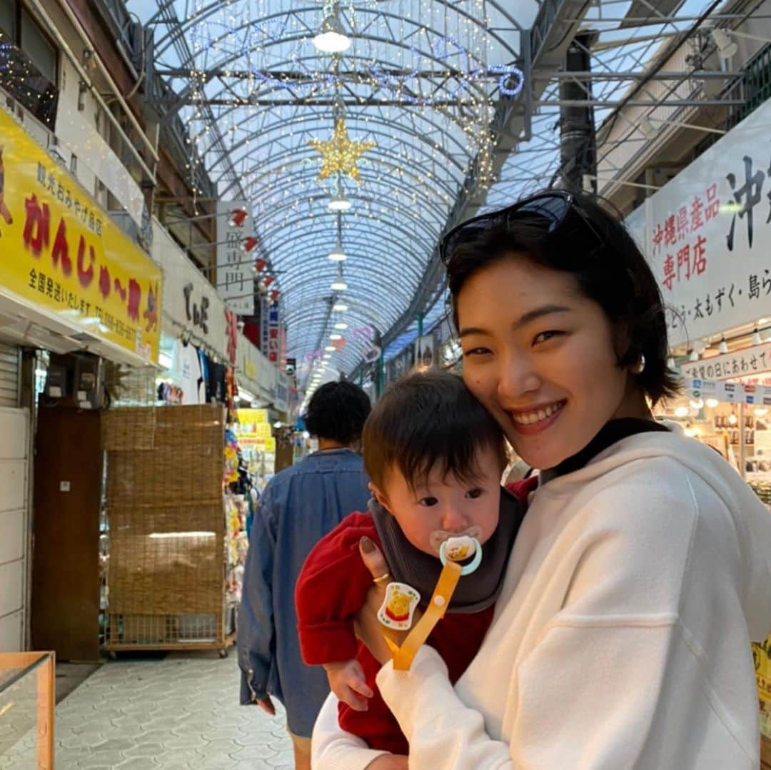 小椚ちはるさんのインスタグラム写真 - (小椚ちはるInstagram)「Happy Birthday my dearest niece Sena chan🥳🎁🎉 I can’t believe you are already 1 year old😳💐❤️ You were so little when you were born... But you grow up so fast!!!! I miss you soooo much🥺 I wish I can see you very soon❤️ Wishing you a day filled with love and happiness🎂💚💛💜 今日は愛しの姪っ子せなちゃんの誕生日🥳🎁🎉❤️ お誕生日おめでとう！！ もう1歳だなんて早すぎる...😭😭😭 たくさんの愛に囲まれてこれからも大きくすくすく育ってね❤️ 早く会いたいよーーー🤗💖 #527#happybirthday#myniece#1yearold」5月27日 9時28分 - chiharuokunugi