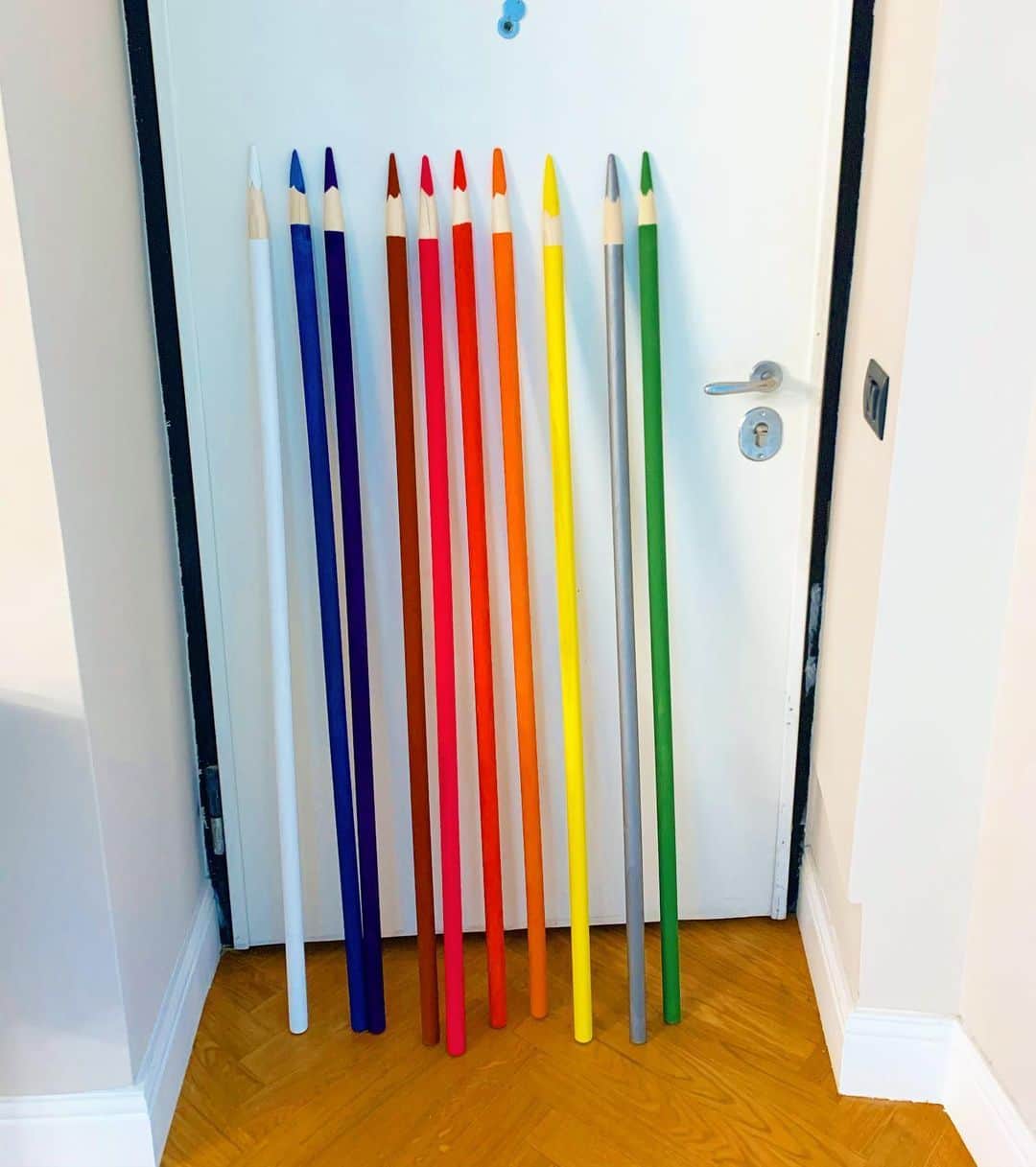 カトリネル・メンギアさんのインスタグラム写真 - (カトリネル・メンギアInstagram)「Here we are again ✌🏼 As promised, today I’m gonna show you the other art pieces that I’ve made. The first is an installation of colored pencils, a replica of #YaoPeng ‘s  work that he showcased at Art Basel in 2019. The second is also a replica of an artwork done by #JulianOpie And the third one... well, that’s my masterpiece Caroline Léon 😍  Which one out of all is your fave?  #artbasel #replica」5月27日 0時56分 - catrinelmarlon