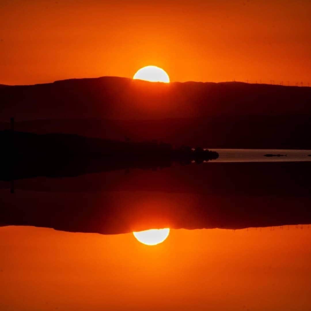 Ricoh Imagingのインスタグラム：「Posted @withregram • @macjethro #sunset #hunterston #northayrshire #ayrshire #Scotland #uk over the #riverclyde @ricohpentaxuk @ricohpentax @sunrise.sunset.scotland」