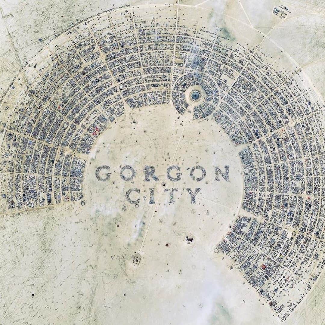 Gorgon Cityさんのインスタグラム写真 - (Gorgon CityInstagram)「It's pretty much June & that means festival & Ibiza seasons should be in full swing by now 😭😭😭 Take us back!!!」5月27日 1時49分 - gorgoncity