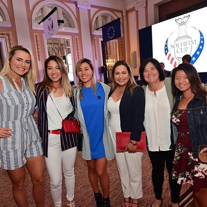 リセット・サラスのインスタグラム：「Just because ...... ❤️💙 @daniellekang  @annieparkusc  @megan_khang  @lexi」