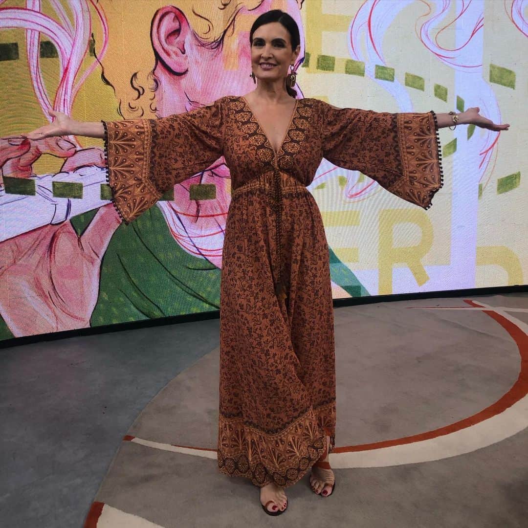 ファチマ・ベルナルデスのインスタグラム：「Bom demais trabalhar no que gostamos. Que privilégio o nosso, né, parceiro @curvello_andre? #encontrocomfatima」