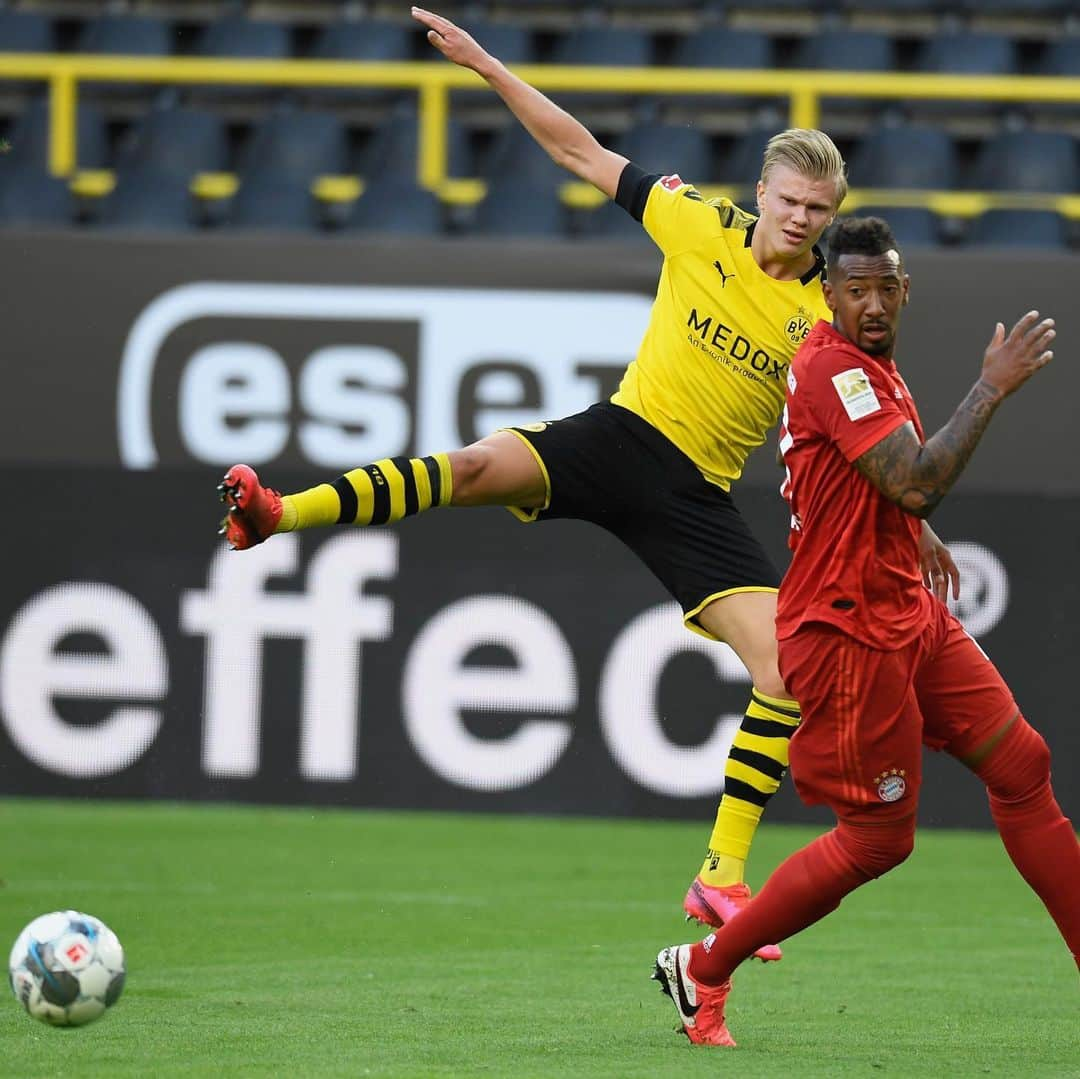 ボルシア・ドルトムントさんのインスタグラム写真 - (ボルシア・ドルトムントInstagram)「☝️ Halbzeit. Hier ist noch alles drin! #BVBFCB #Bundesliga」5月27日 2時18分 - bvb09