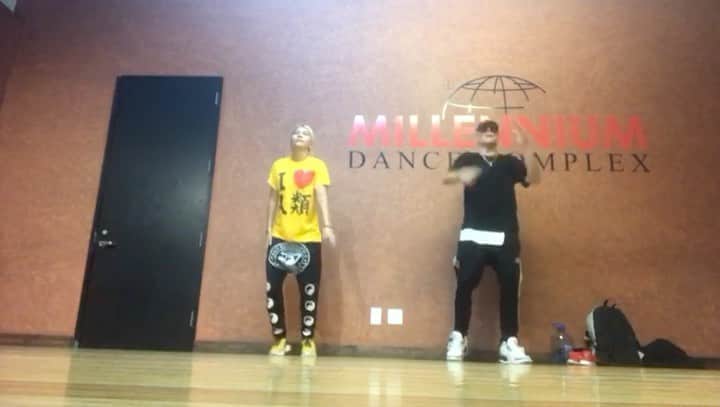 ヘイリー・キヨコのインスタグラム：「Found this old vid in my camera roll. Can’t wait to get back to work @anzeskrube 👯‍♂️」