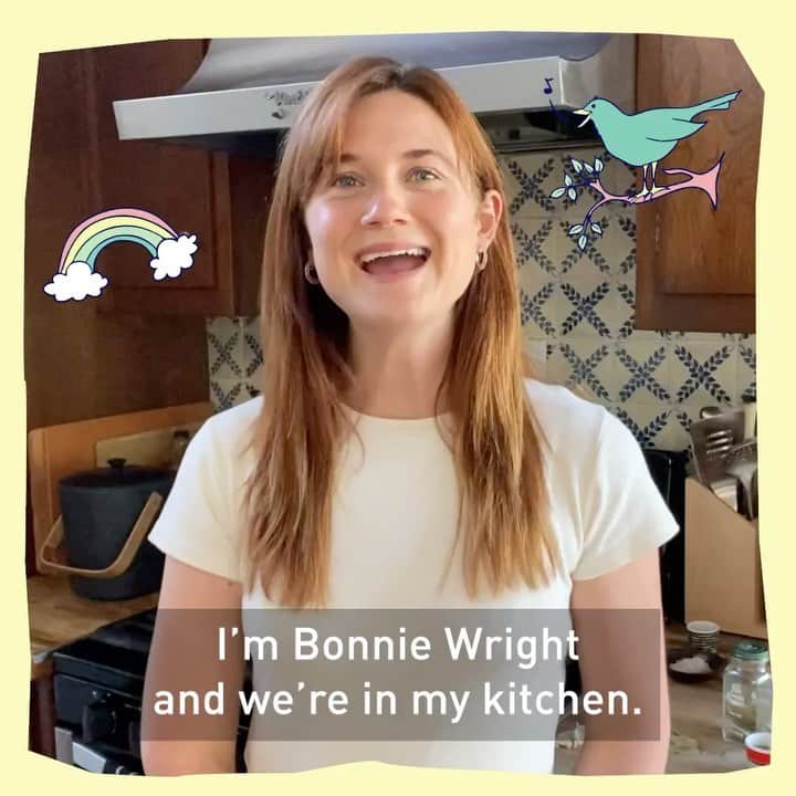 ボニー・ライトのインスタグラム：「@greenpeaceuk have created a fun #EatGrowUpcycle guide full of ideas for being more green at home. i contributed a very easy to follow veggie stock recipe using food scraps that you can make your own according to what you have at home. designed to get a second life from your food scraps before you compost them and a tasty base for a soup to stew 😋 enjoy! link in bio for full guide」