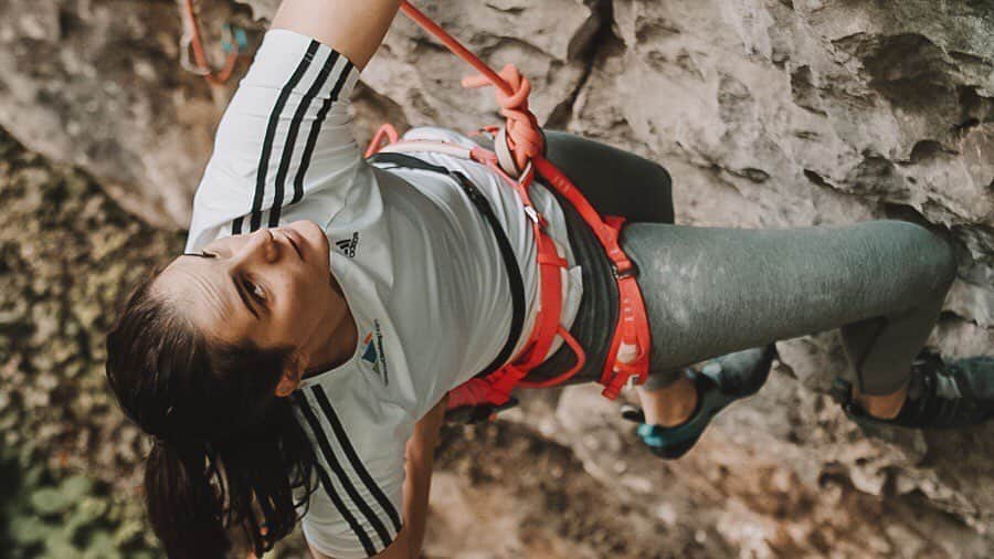 ユリア・クルーダーのインスタグラム：「📸 from an upcoming movie about our local crag 💥 can’t wait to see what @nikcebulec puts together and to see my ascent of Mumindol, my first 8b 🤩  It really sucks not competing, but rock climbing is definitely the best alternative 💚 @scarpaspa」