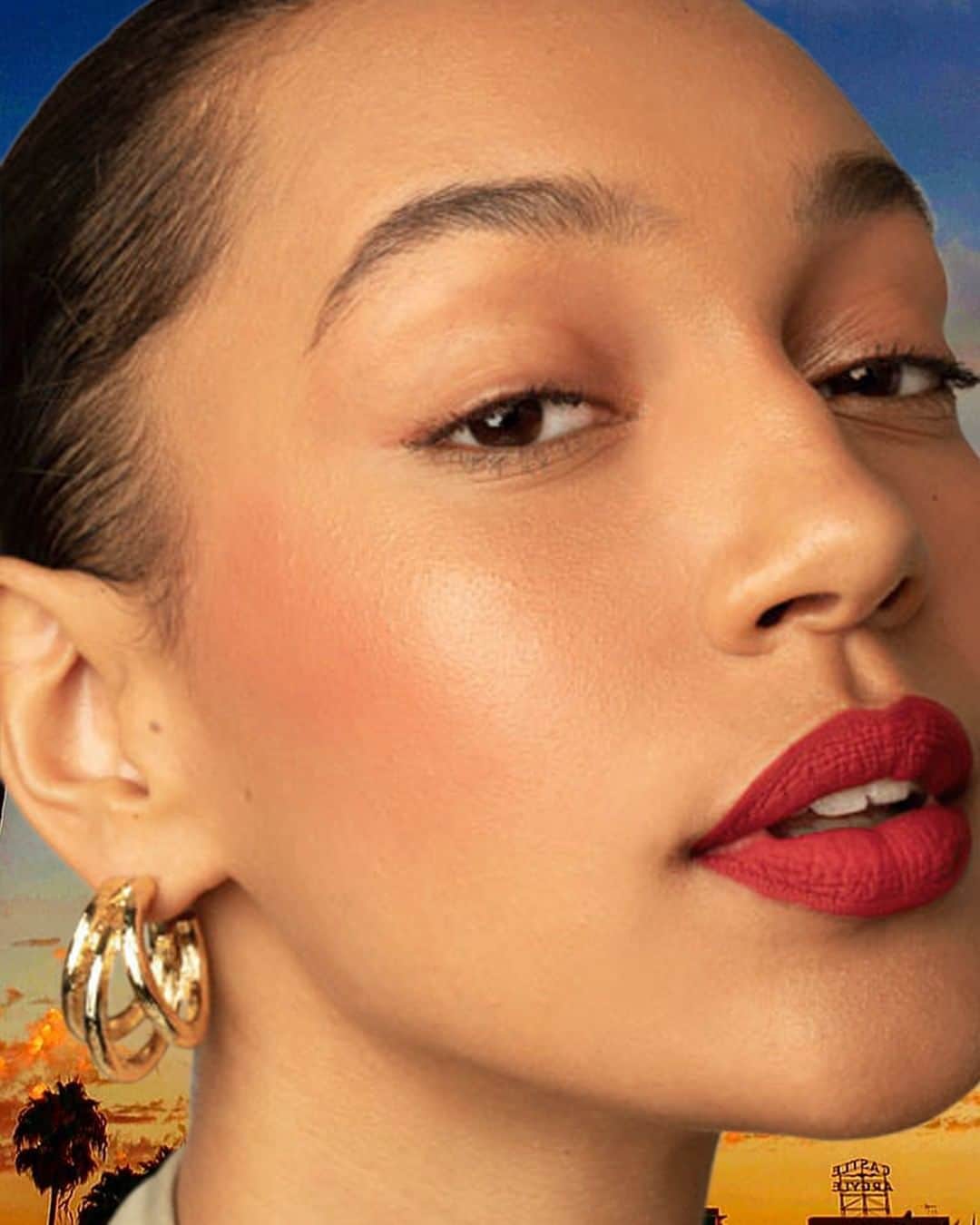 Smashboxのインスタグラム：「Sometimes a red lip is all ya need to remind yourself that you’re a Bawse. 💋​⠀⠀⠀⠀⠀⠀⠀⠀⠀ ⠀⠀⠀⠀⠀⠀⠀⠀⠀ 💄: Always On Liquid Lip in Bawse​」