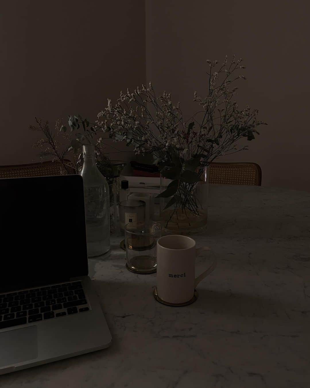 エレオノーラ・カリシのインスタグラム：「🍃 💻Smartworking 💻🍃@Grumblecreative」