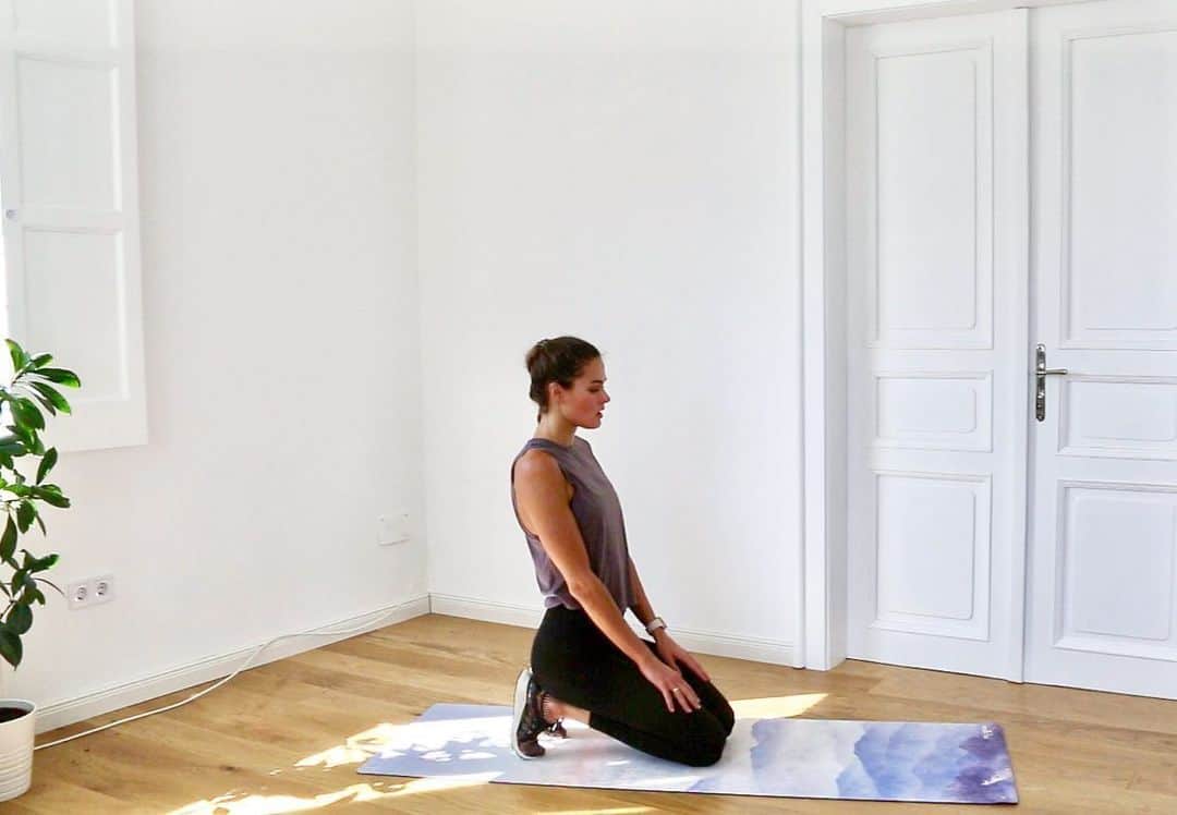 ズザンナ・ヤカボスのインスタグラム：「breathe in 💭 breathe out」