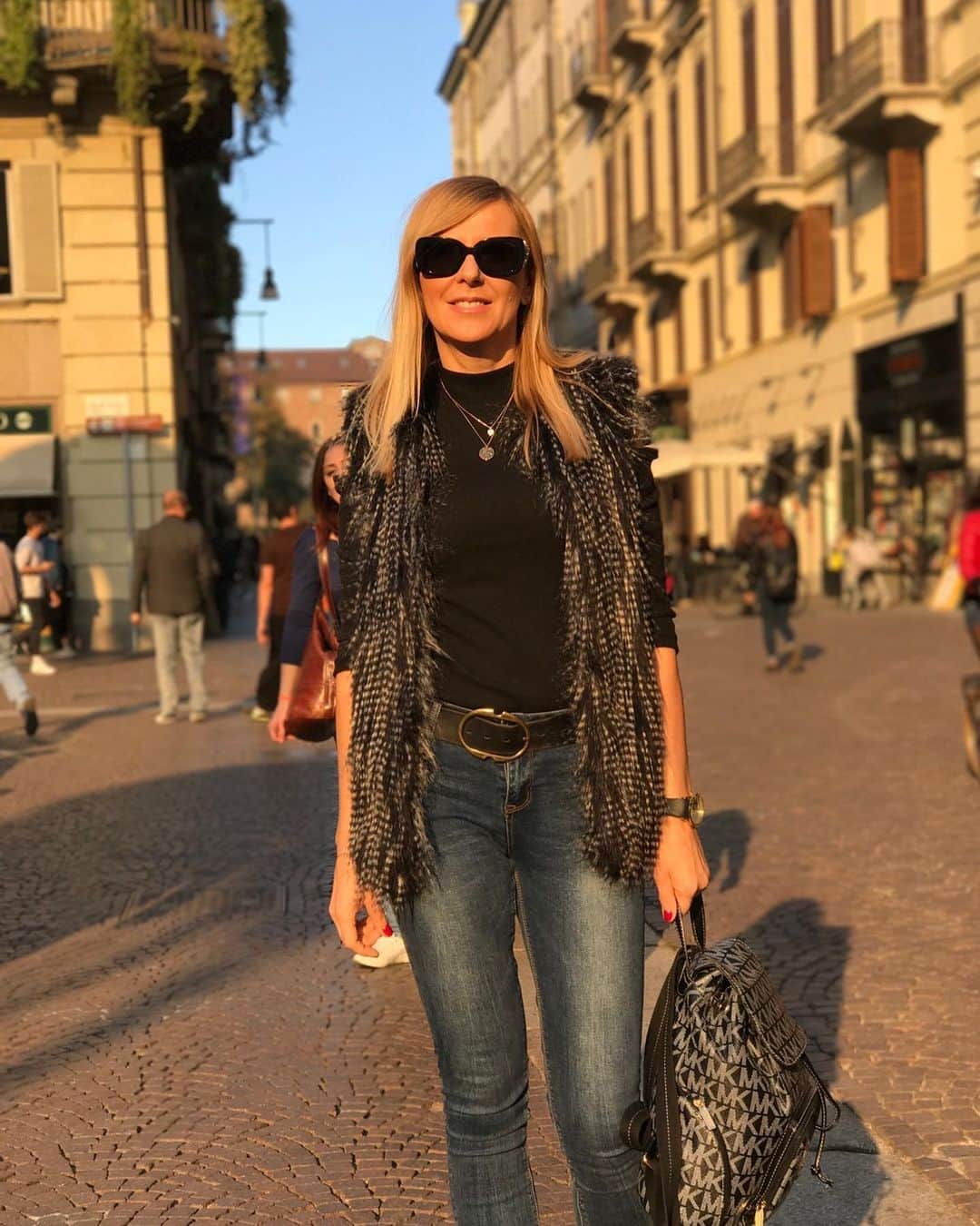 ヴォイチェフ・シュチェスニーのインスタグラム：「Mowia,że za każdym sukcesem meżczyzny stoi kochajaca kobieta... za moimi sukcesami stoja dwie!  Obie najwspanialsze, obie najpiekniejsze, obie najkochansze! Dwa najwieksze skarby. Dwie najlepsze MAMY na swiecie! Wszystkiego dobrego z okazji Waszego swięta! ❤️❤️❤️ @marina_official」