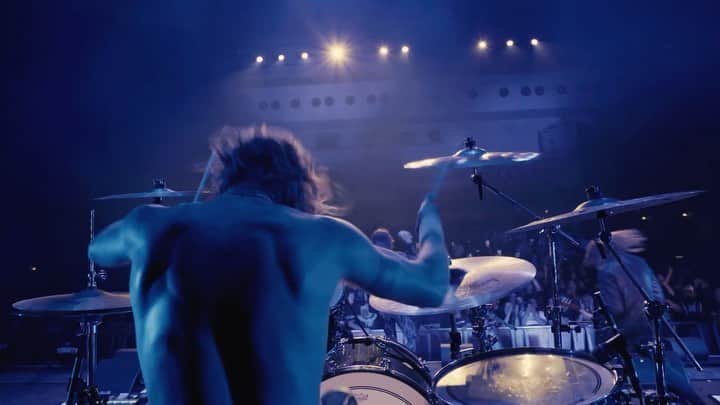 ルーファス・テイラーのインスタグラム：「More madness from Melbourne #thedarkness 📸 - @jennymayfinn」