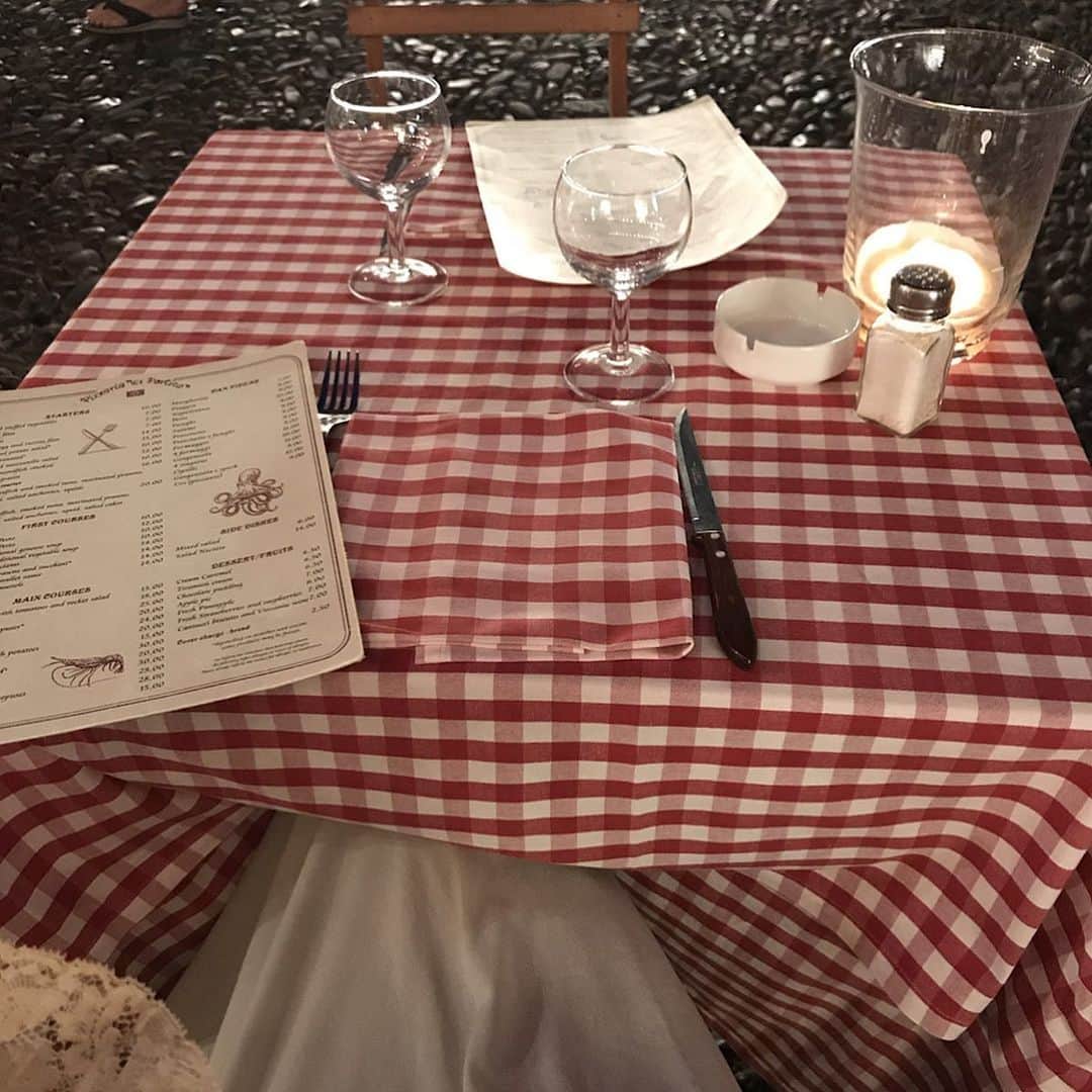 アイリス・ロウさんのインスタグラム写真 - (アイリス・ロウInstagram)「I miss restaurants bare foot in Italy ❣️❣️❣️❣️❣️ @jyrrel」5月27日 4時03分 - lirisaw