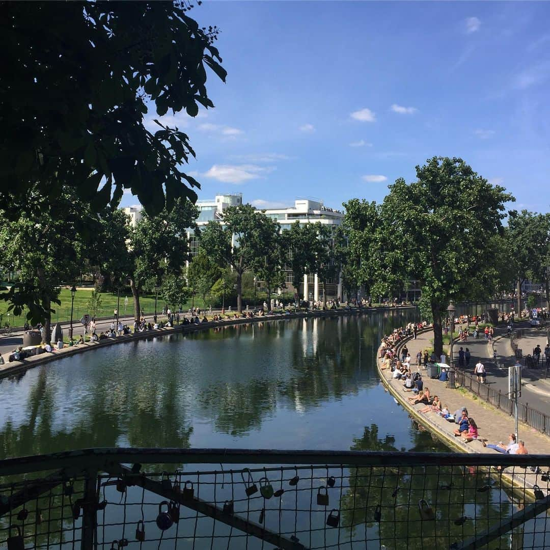 大森美希さんのインスタグラム写真 - (大森美希Instagram)「#canalsaintmartin #paris #france #beautemps #sunnyday #parislife #deconfinement #サンマルタン運河 #パリ #パリ散歩 #パリ生活 #パリところどころ #海外生活 #パリを歩く #良い天気 #5月 #散歩日和 #フランス #外出制限緩和」5月27日 4時15分 - mikiomori_