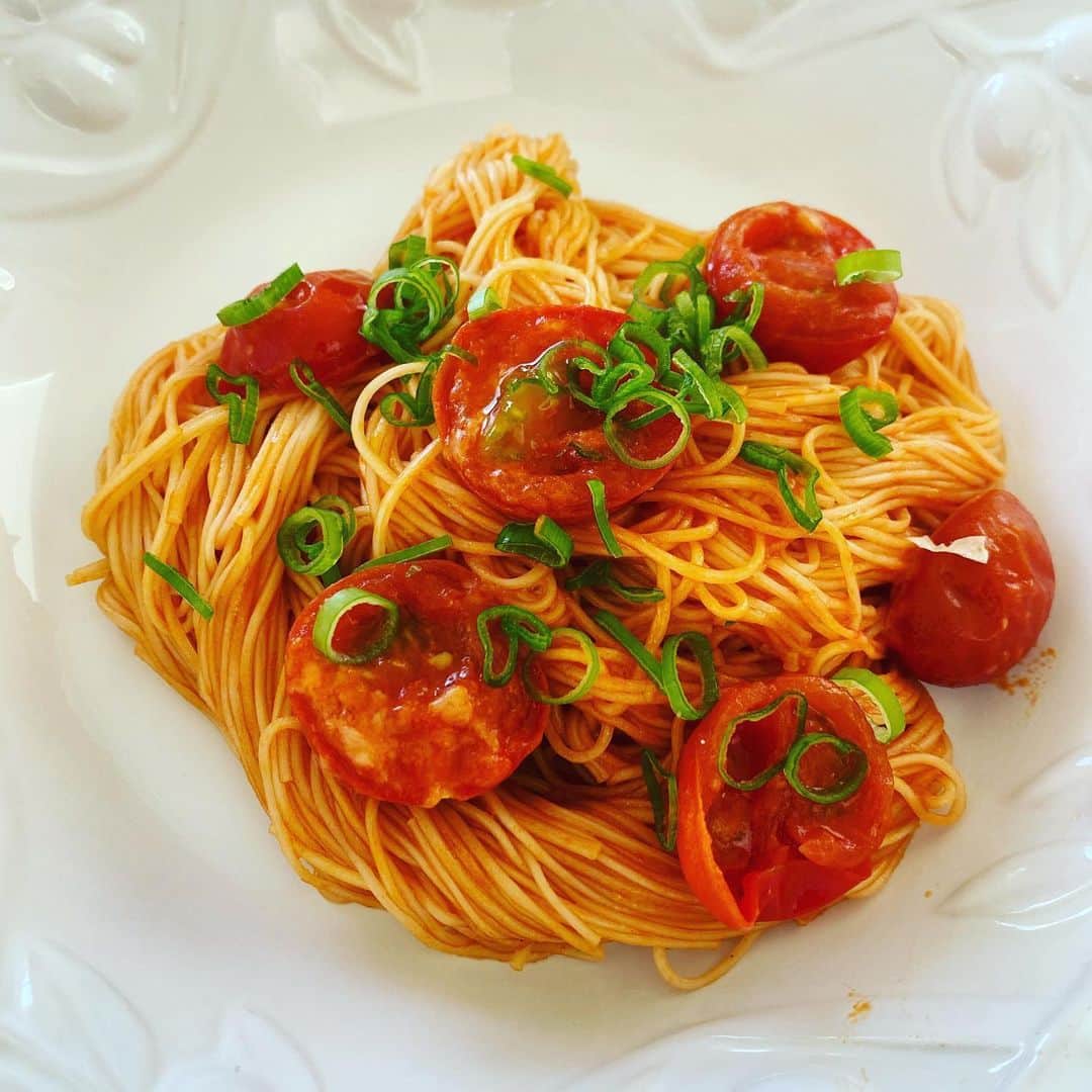 松久信幸さんのインスタグラム写真 - (松久信幸Instagram)「Somen pomodoro with tomato juice 🥤 #ソーメン #oliveoil #garlic #parmesancheese #tomatojuice #umami」5月27日 9時45分 - therealnobu