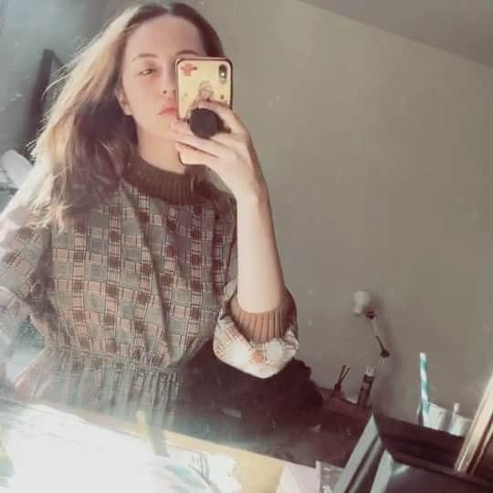ベッキー・クルーエルのインスタグラム：「dusty mirror in the late afternoon sun」