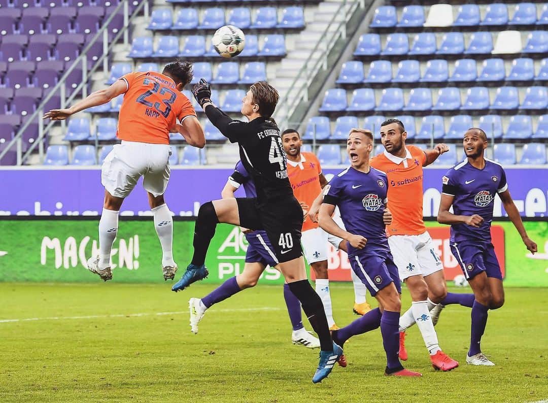 ニコライ・ラップのインスタグラム：「Auswärtssieg! ⚜️ Alles Gute für die restliche Saison, @fcerzgebirgeaue! 👍 #abseitstor 😒」