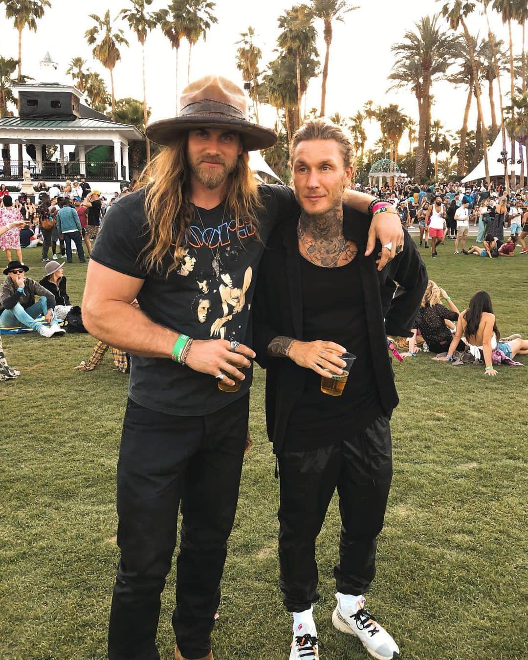 モデル、ブロック・オハーンのインスタグラム：「This guy right here.. @mortenofficial You quickly became one of my first friends when I made the move to LA and knew no one and become a best friend since.  Gratitude for you is an understatement. You are one of the kindest, most humble and talented people I’ve ever met. 🙏🏽 You are my brother and I love you. HAPPY BIRTHDAY!!! Side note : For a little birthday gift to Morten go follow his brand @boomboomarmy . It’s so dope!! Appreciate you all! And thank you for being such an awesome group of followers always sharing good vibes 🤙🏽」