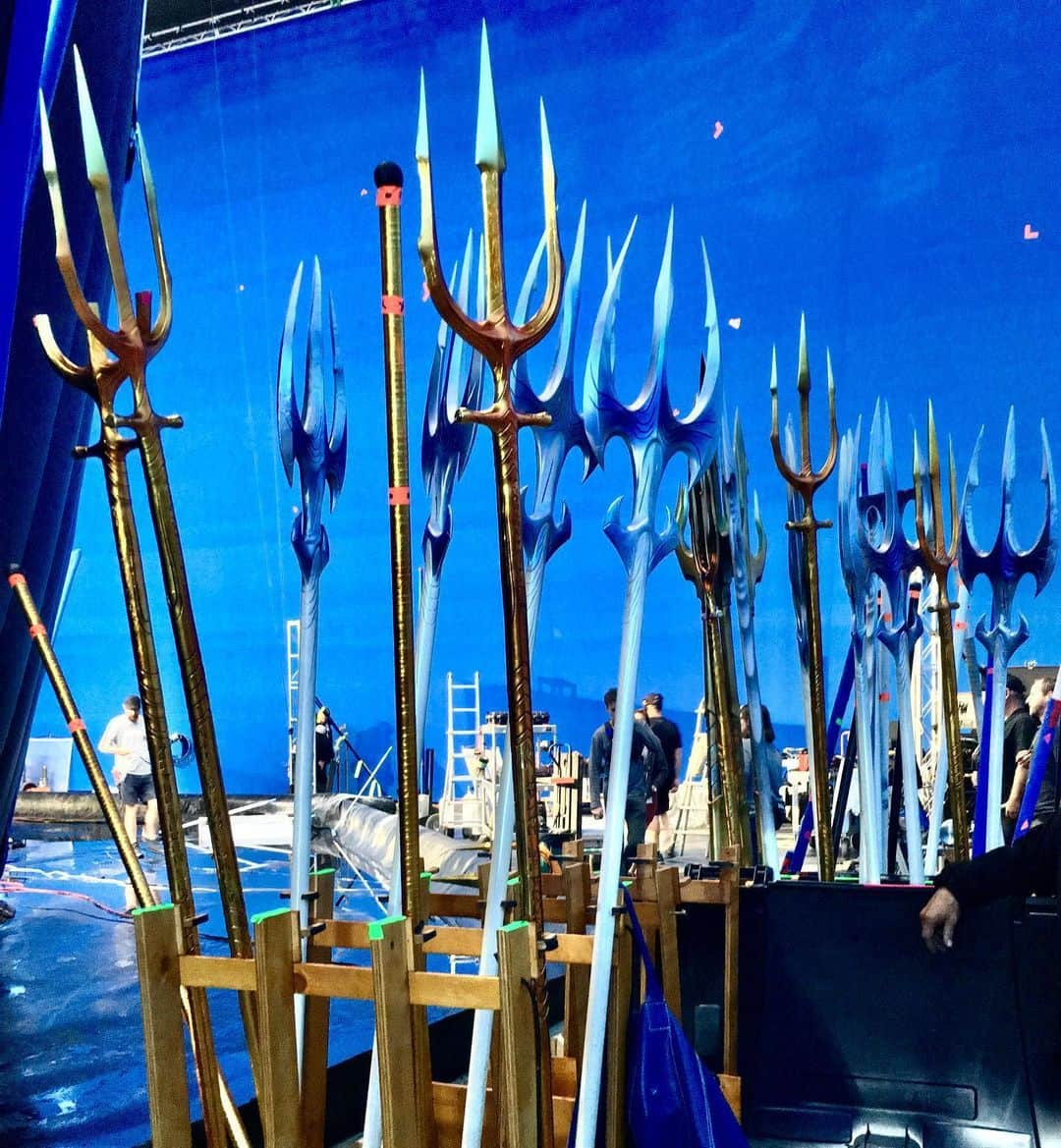 ジェームズ・ワンさんのインスタグラム写真 - (ジェームズ・ワンInstagram)「A lot of tridents were broken in the making of this film! Check out this deep-dive into the making of AQUAMAN today streaming on YouTube at 5pm PT/8pm ET. I don’t know about you, but I need a dose of Atlantis right now. #AquamanUnderwaterWorld #DCTuesdays」5月27日 4時59分 - creepypuppet