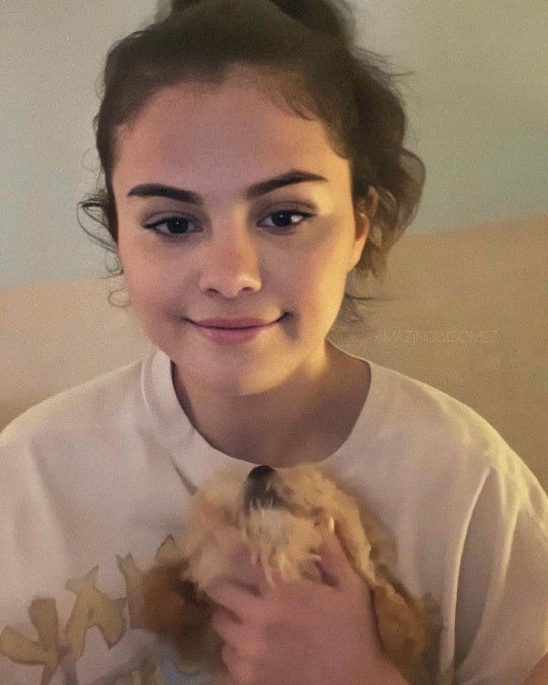 Always With Selenaのインスタグラム：「I need to go out just a moment 🥺」
