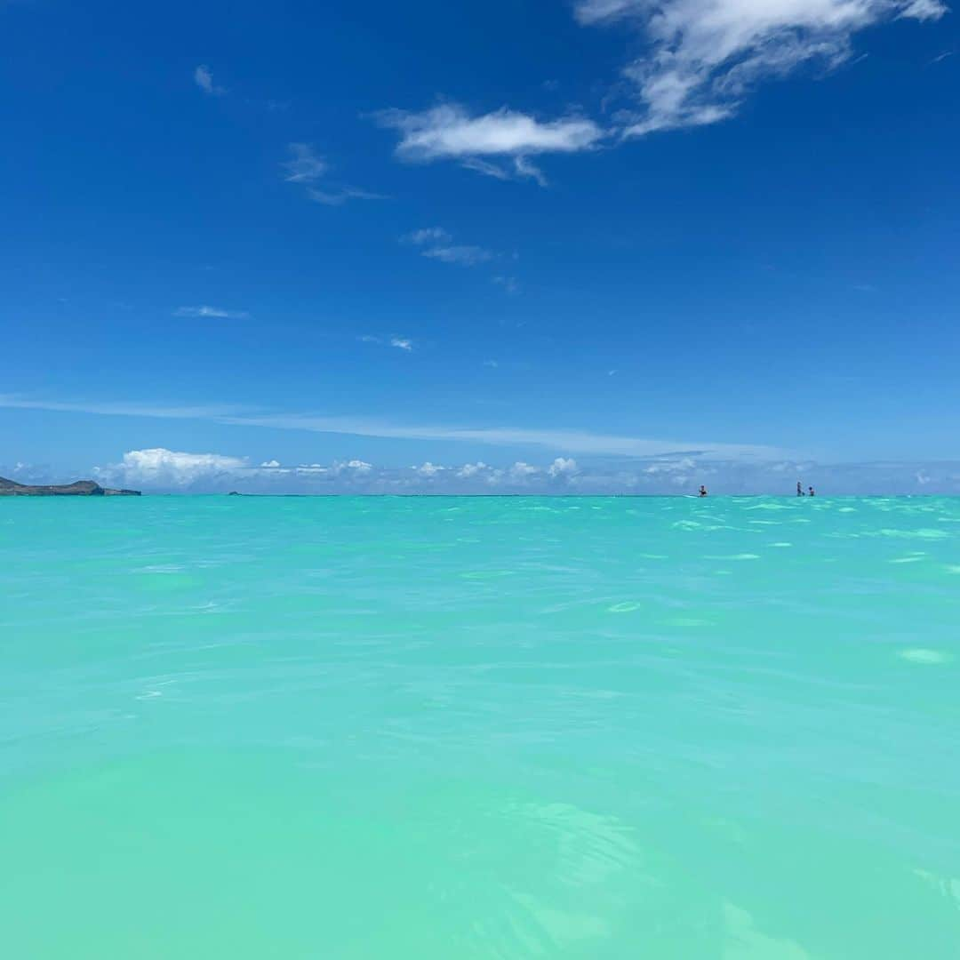 Aloha Street アロハストリートさんのインスタグラム写真 - (Aloha Street アロハストリートInstagram)「昨日のカイルア ビーチ⛱ ・ 透き通るエメラルドグリーンに癒やされました😊（エリカ） ・ ・　 #ハワイ#カイルア#カイルアビーチ」5月27日 5時34分 - alohastreetcom_hawaii