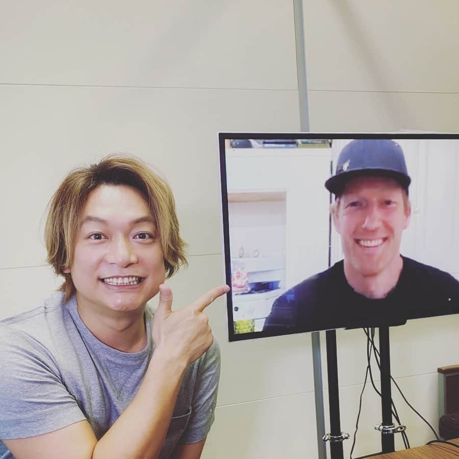 香取慎吾さんのインスタグラム写真 - (香取慎吾Instagram)「ニューヨークの#PatrickAnderson 選手とリモート対談  前回のリモート対談 #パラ水泳 #成田真由美 選手と #パラ陸上 #井谷俊介 選手との写真も  #paralympics  #パラリンピック をもっと皆さんに知ってもらえる時間が増えた。と思い もっと #パラスポーツ を感じ 皆さんに伝えられたら と思っています。  #香取慎吾 #車いすバスケ #神 #パトリックアンダーソン  #朝日新聞 5月28日の朝刊です。 #慎吾とゆくパラロード  #SHINGOKATORI @paralympics  @parasapo」5月27日 5時43分 - katorishingo_official