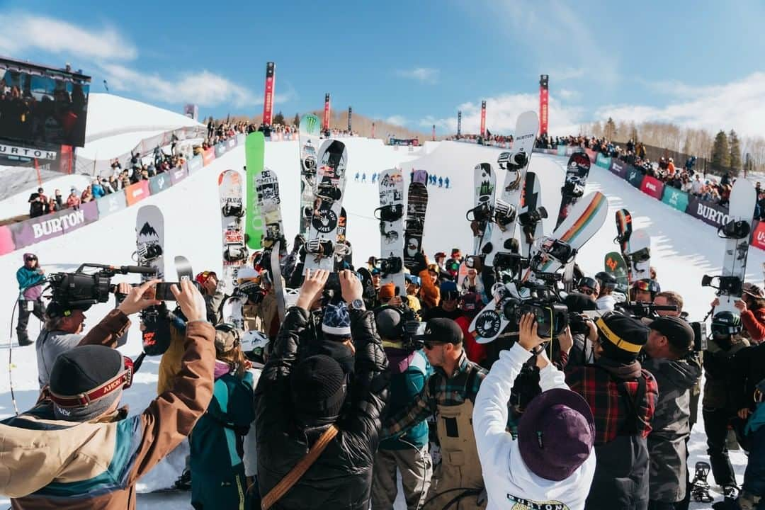 アナログクロージングさんのインスタグラム写真 - (アナログクロージングInstagram)「We have some tough news to share today: We have made the difficult decision to cancel the 2021 #BurtonUSOpen due to uncertainty surrounding the COVID-19 pandemic. The truth is, we just can’t be sure it will be safe from a public health standpoint for us to host the event next year.  The Open is so much more than a snowboarding event – it's a family reunion. We know these reunions will continue to happen in resort parking lots, on chairlifts, on the skin track, at the top of the park, in the woods on a powder day, or anywhere we ride together. Rest assured, the world’s greatest snowboard event will be back, and it will be better than ever.」5月27日 5時51分 - burtonsnowboards