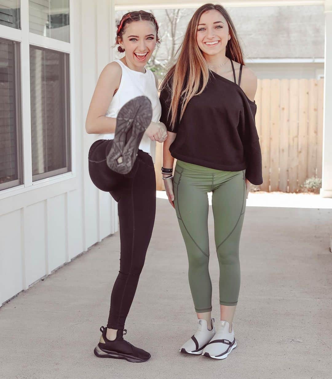 Brooklyn and Baileyさんのインスタグラム写真 - (Brooklyn and BaileyInstagram)「#ad Newwww shoesssss checkkk....Um can we talk about how cute and comfy our @Puma LQDCELL Shatter Mid shoes are😍 You guys know we have very different styles so we love it when we can find shoes that match both of our outfits! @Journeys」5月27日 6時02分 - brooklynandbailey