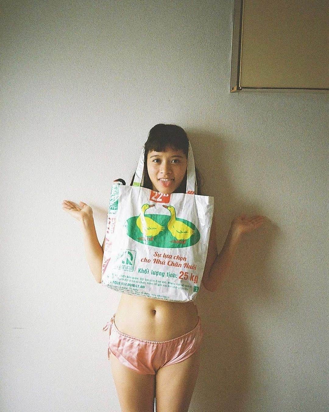 花盛友里のインスタグラム：「撮影時間は40分。 扉を開けてはじめまして、の女の子たちとわたしの楽しい時間。 みんなの可愛いを見つける時間。  Shooting for @nuidemita_hanamori」