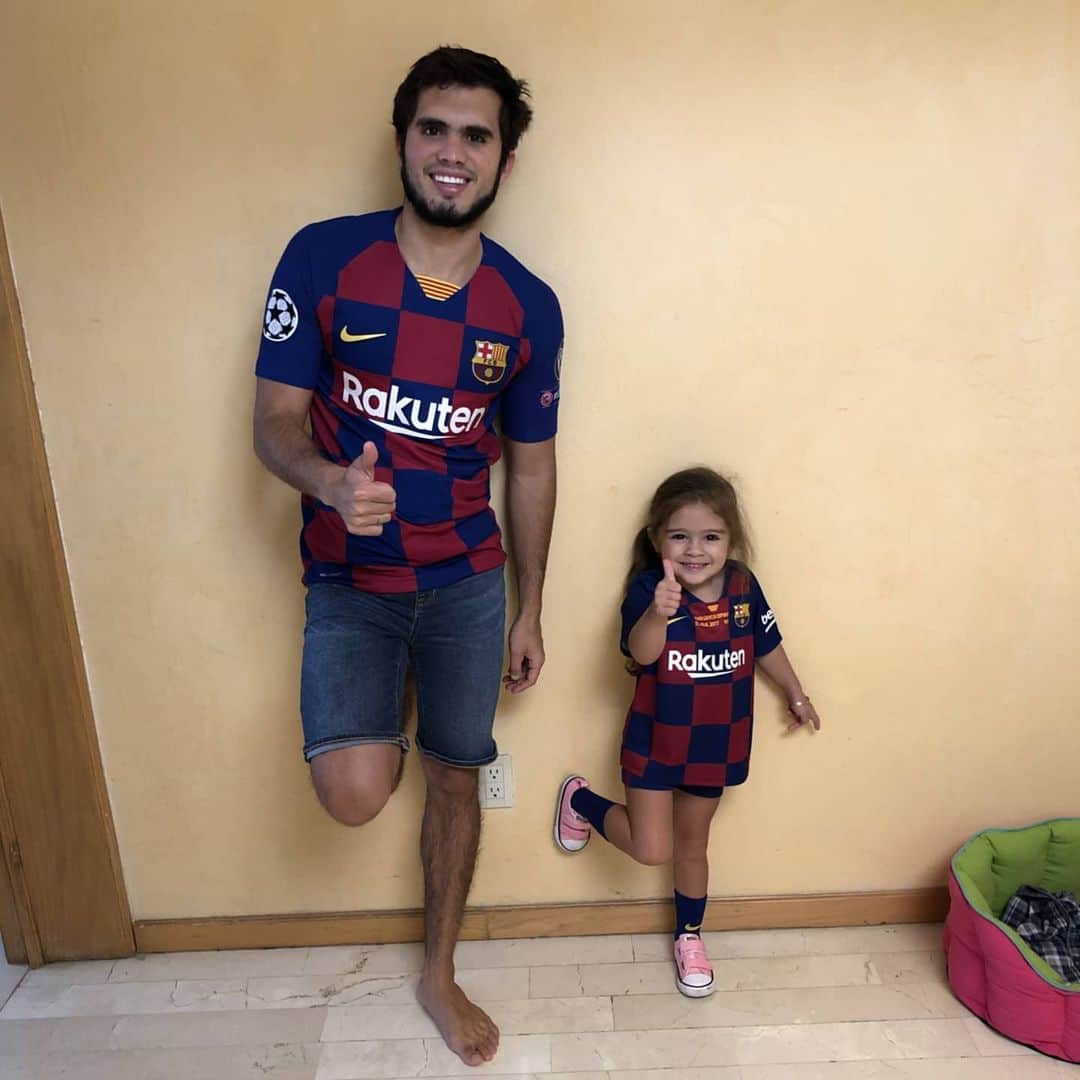 イヴァン・ガルシアのインスタグラム：「Extrañando ando... @fcbarcelona 🔵🔴⚽」