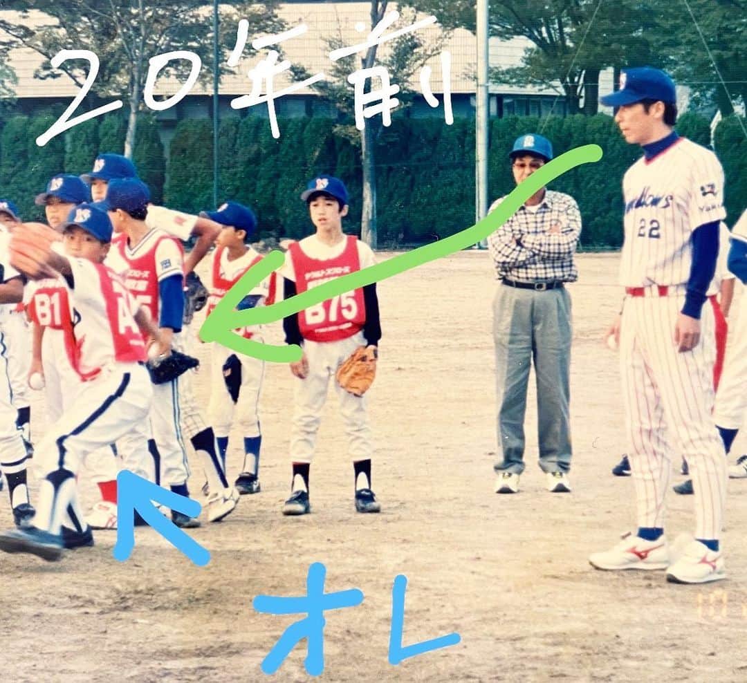 上田剛史さんのインスタグラム写真 - (上田剛史Instagram)「すげ〜写真出てきた🤩🤩🤩 20年前のオレと高津監督⚾️⚾️ この時は褒めてもらったが、最近ピッチング見てもらったら思ったより良くないと、、、😭😭😭笑笑 #野球教室 #今は監督と選手」5月27日 7時15分 - tsuyoshi50