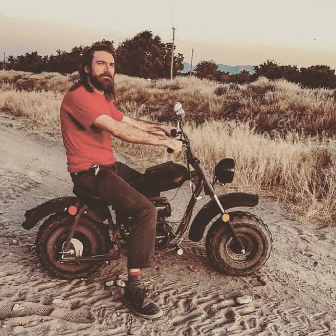 グループラブのインスタグラム：「memory lane up in the headlights」