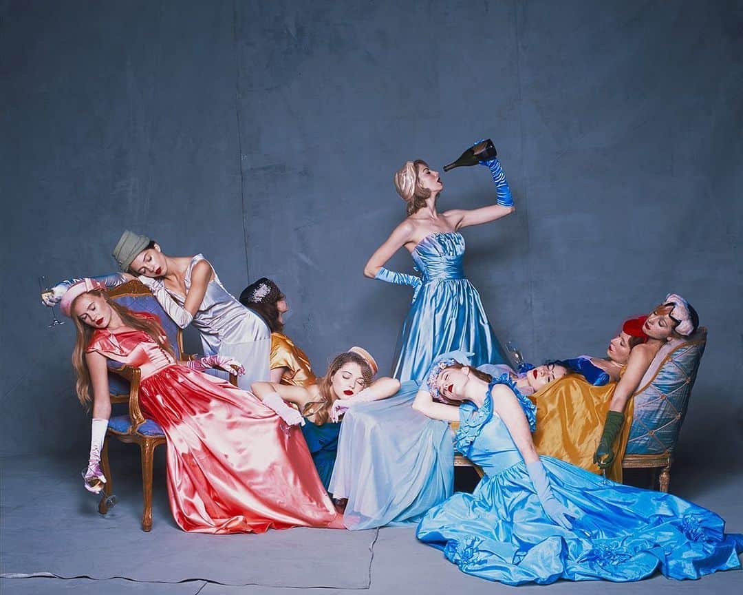 タイラー・シールズのインスタグラム：「Mason du Partee the night warm and dry their gowns flowing like the wind they dancing they drank and even sang, as the sun rose they crashed, one remains, to carry the party on for all who have fallen, this was inspired by @johnny_mocker_ the last man standing. We all have that friend who doesn’t go to the party they are the party. Do you have a friend who is always the party?」