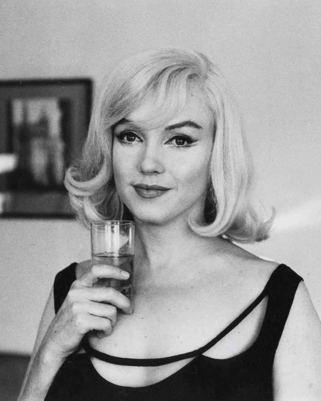 マリリン・モンローさんのインスタグラム写真 - (マリリン・モンローInstagram)「Beauty, love this hairstyle on her 🖤 Marilyn photographed by Inge Morath✨」5月27日 7時46分 - welovemarilyn