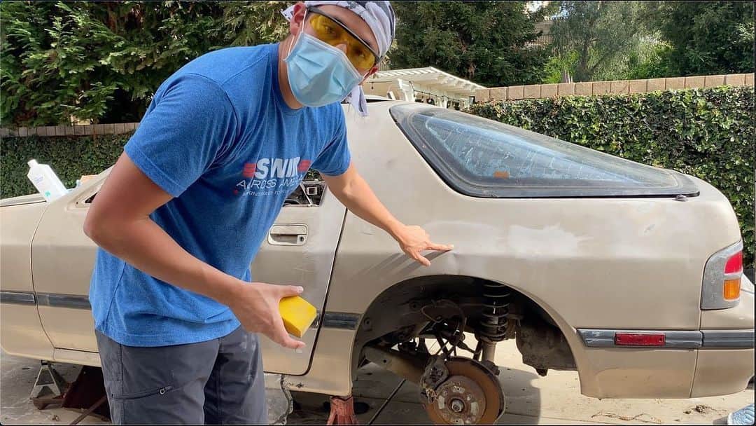 スティーブのインスタグラム：「The Kid is tackling some body work while I recover from the smell of 20 year old gas in the tank!! Swipe right!  My son @the_kid012  is doing stuff to this RX-7 project that I have never even attempted to do before... today he takes on body work and windshield channel rust repair too!  I might have to have him teach me some new things soon!!! LOL  #rx7fc  #rx7 #rotarylife  #rotaryengine  #initiald  #diy #fathersondiy  あっちゃんは一人で板金まで頑張ってやっているよ！！どんどん変身していく頭文字d RX-7 プロジェクトが続きます!!! #マツダ #あっちゃん　#頭文字d  new video now live!!」