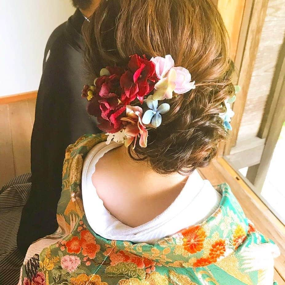 Villas des mariages TAKASAKIさんのインスタグラム写真 - (Villas des mariages TAKASAKIInstagram)「和装でのヘアアレンジ🌺 色打掛とヘアアレンジが合わさってさらに素敵に🍀🌸 #和装 #前撮り #ブライダルフォト #色打掛 #晴れ姿 #惚れ惚れ #着付け #着物 #衣装打ち合わせ #ヴィラデマリアージュ #高崎 #和装アレンジ #ヘアアレンジ #ヘアスタイル #kimono #おも写」5月27日 17時30分 - villas_des_mariages_takasaki