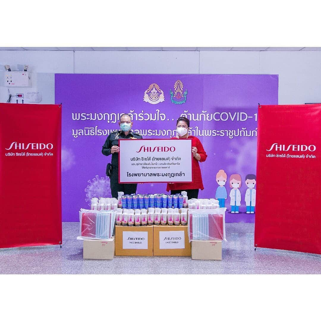 資生堂 Shiseido Group Shiseido Group Official Instagramさんのインスタグラム写真 - (資生堂 Shiseido Group Shiseido Group Official InstagramInstagram)「As part of Shiseido’s global COVID-19 relief efforts, our Asia Pacific network of teams have come together through various actions to contribute care packages, face shields, masks and donations to local organizations and medical institutions. Thank you to everyone who has been working arduously to fight COVID-19 in various capacities, and for the team spirit of #OneShiseido and their collective efforts which make these contributions possible. We are dedicated to continuous aid in all regions to support our communities during this challenging time.  #STAYSAFE #STAYSTRONG #fightcovid19 #ShiseidoAPAC #shiseidoforsociety #shiseido #資生堂」5月27日 17時36分 - shiseido_corp