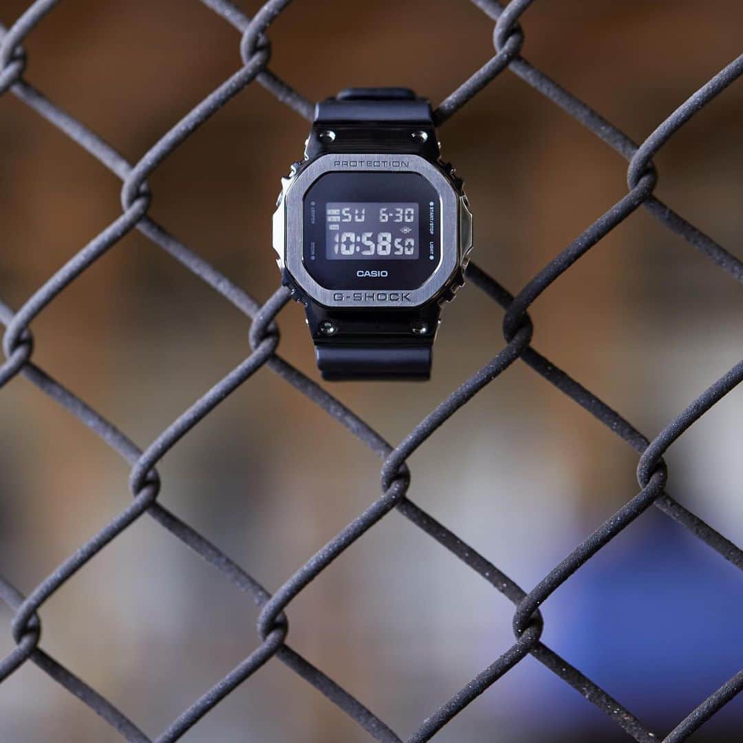 G-SHOCKさんのインスタグラム写真 - (G-SHOCKInstagram)「GM-5600  スクエアフェイスにメタルベゼルを纏ったオールブラックのGM-5600B-1JF。ケース内部に樹脂素材を採用し軽量で快適な付け心地を実現。メタルとウレタンの異素材ミックスを楽しめるモデルです。  All black-colored GM-5600B-1JF with square-face and metal bezel.  The model uses resin for the case interior for a great fit to the wrist. The combination of different material gives this model a look of elegance.  GM-5600B-1JF  #g_shock #gm5600 #metal #watchoftheday」5月27日 18時00分 - gshock_jp