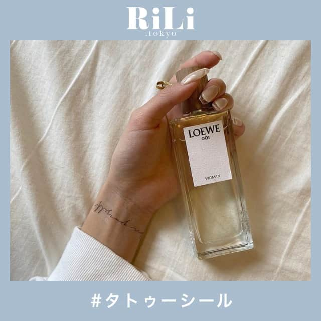 RiLiさんのインスタグラム写真 - (RiLiInstagram)「ちらりとかわいい【タトゥーシール】🌻💓 ..... 肌みせが多くなる季節は【タトゥーシール】でお洒落に…🎠💕ちらりと見えるとテンションが上がるよね💭✨ あまり目立たせたくない子は指の間にこっそりつけるのもオススメッ🧸シースルーインナーからさりげなく透かすのもお洒落だよね👍✨ 人気の柄はお花や韓国語🎈ぜひ、かわいいタトゥーシールでお洒落な写真を撮ってみてね🌙 ❣❣❣❣❣ サイトやSNSで掲載させていただくお写真募集中😘📸 かわいいコーデやアイテム、注目スポットなどが撮れたら、ハッシュタグ→#rili_tokyo  を付けて投稿❗ ． Special Thanks💋 Photo by @megu.03_03 @msoo____ @yuichi_89 @na__pe.02 @anmi5326 @___a__zu @yuichi_89 @5353mik @hono_21_ @saya.magic ． #春 #春コーデ #春夏ファッション #タトゥーシール #シール #タトゥー #ファッションアイテム #ファッション小物 #タトゥーリング #フラワーシール #肌見せファッション #ベージュコーデ#ワントーンコーデ #シンプルコーデ  #カジュアルコーデ #ガーリーコーデ #置き画 #置き画くら部 #今日のコーデ #コーデ #コーディネート #RiLi  #おしゃれさんと繋がりたい #お洒落さんと繋がりたい #ファッション #패션스타그램 #ootd #outfit」5月27日 18時00分 - rili.tokyo