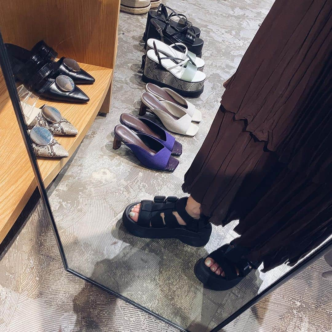 関本香里さんのインスタグラム写真 - (関本香里Instagram)「ㅤㅤㅤ 可愛いMURUAのSHOES達👠💕 Lady upなサンダルから、 sportyなサンダルまで 幅広くご用意してます。 ㅤㅤㅤ runway channelに 靴の特集も載っているので 是非checkしてみてください❤️ ㅤㅤㅤ #murua」5月27日 18時17分 - kaori_sekimoto_