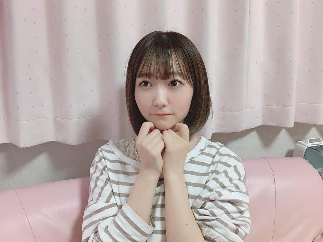 夏川愛実のインスタグラム：「﻿ オフィシャルECサイトで販売してた﻿ お名前入りの動画全部撮り終えました〜！！﻿！ ﻿ 申し込んでくれたみんなありがとう🥺🥺﻿💗 ﻿ きゅんきゅんを届けられたかは分からんけど、、﻿ ちょっとでもにやにやしてくれたらいいなあ、☺️﻿ ﻿ ﻿ #春服#ショートボブ#ショートヘア#ボブアレンジ﻿ #前髪パッツン#前髪#ボブ#おうちじかん﻿ #ベージュコーデ#apresjour ﻿ ﻿ ﻿ ﻿ ﻿ ﻿」